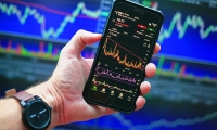 南向资金再现历史级流入：首季扫货逾4200亿港元 科技股已非首选